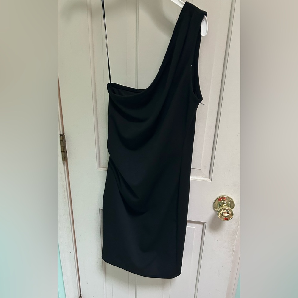 Super cute one shoulder black dress!
